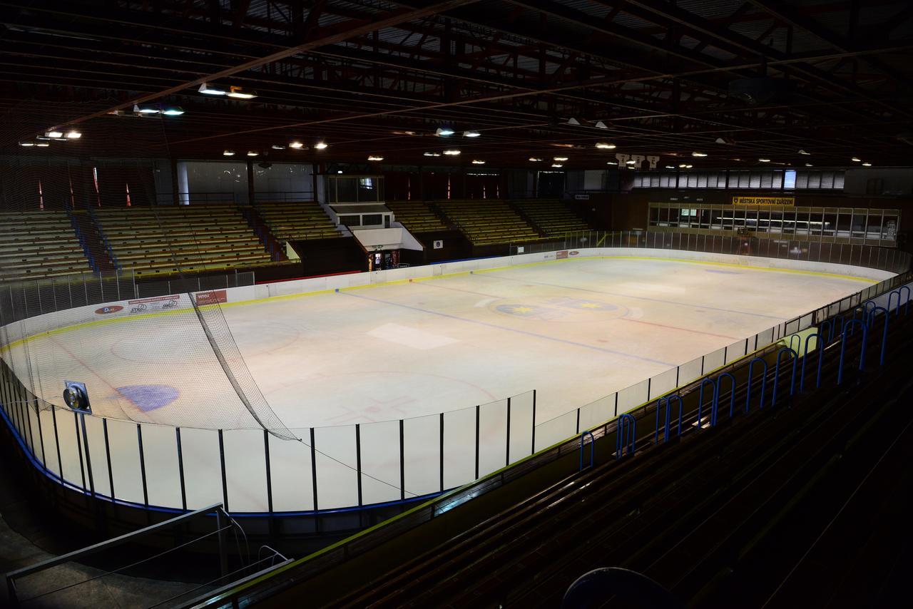 Sporthotel Zimní stadion Benešov Benesov  Exteriér fotografie